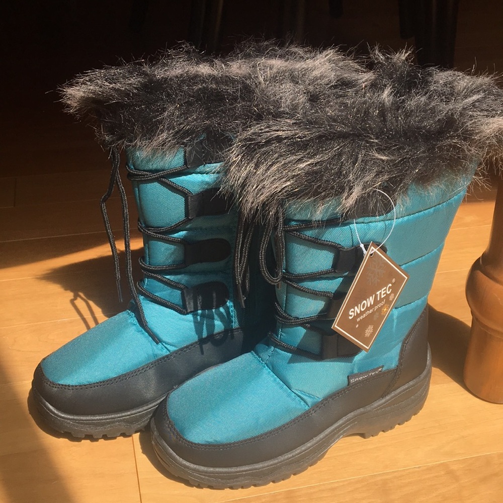 Snow Tec®️ snow boots. New With Tags! Original box